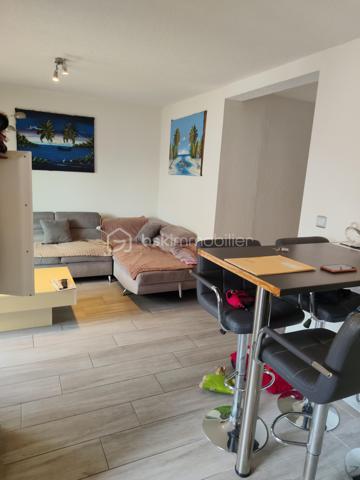 🌞 Dernier étage en plein cœur d’Argelès-Village ! 🌞
Vous rêvez d’un appartement cosy, lumineux et prêt à vivre ? Ne cherchez plus !

✨ Au 2éme et dernier étage sans ascenseur, découvrez ce bel appartement entièrement rénové de 44m², spacieux et agréable à vivre.

🏡 Ses atouts :

1 grande chambre confortable avec rangements
Belle pièce de vie lumineuse avec sa cuisine équipée moderne ouverte 
Balcon pour profiter du soleil et de l’air méditerranéen
Appartement rénové avec goût
Vendu meublé : posez vos valises et profitez !
Possibilité d une place de parking privé en bas de l'immeuble (loué 50€ mensuel)

📍 Situation idéale en centre-village d’Argelès-sur-Mer, à proximité immédiate des commerces, restaurants et animations.

💙 Que ce soit pour y vivre à l’année, pour vos vacances ou comme investissement locatif, cet appartement a tout pour séduire !

📞 Une visite et vous tomberez sous le charme !

Dernier étage, rénovation récente, balcon, vendu meublé : une opportunité à ne pas manquer ! ✨🏖️