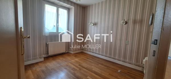 Maison avec garage et jardin à fort potentiel