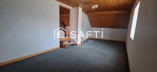 Maison avec garage et jardin à fort potentiel