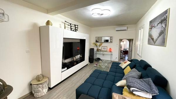 Élégante maison de ville avec terrasse sur les toits (91 m² )