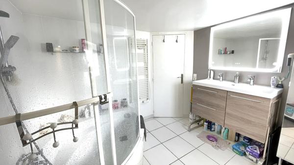 Élégante maison de ville avec terrasse sur les toits (91 m² )