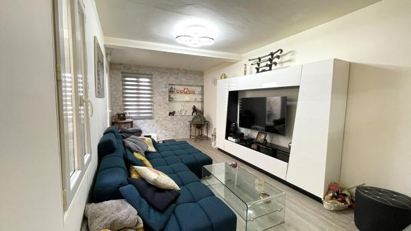 Élégante maison de ville avec terrasse sur les toits (91 m² )