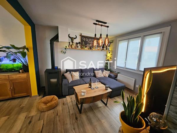 Charmante maison de ville récemment rénovée, orientée plein sud sur un terrain de 200m², dans une impasse au calme