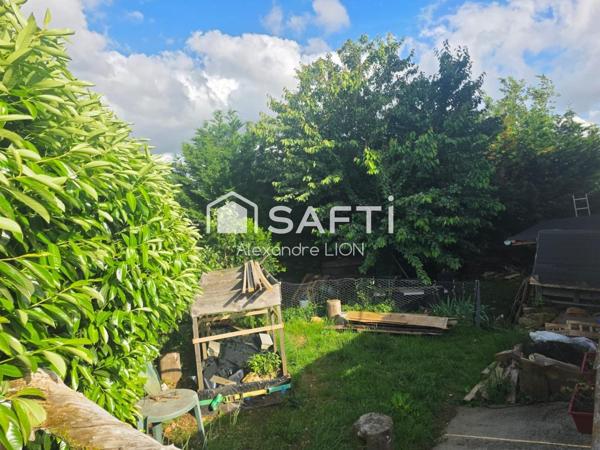 Charmante maison de ville récemment rénovée, orientée plein sud sur un terrain de 200m², dans une impasse au calme