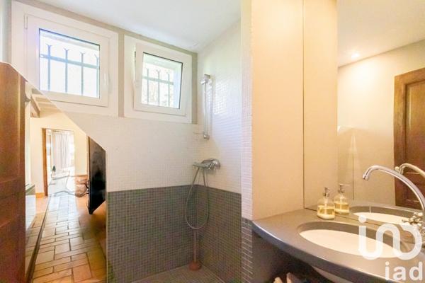 House for sale 8 rooms 237 m² Castelmayran