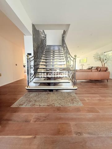 Maison
         5 pièces
        - 230 m² Bien prestige 485 000 € *