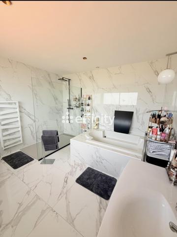 Maison
         5 pièces
        - 230 m² Bien prestige 485 000 € *