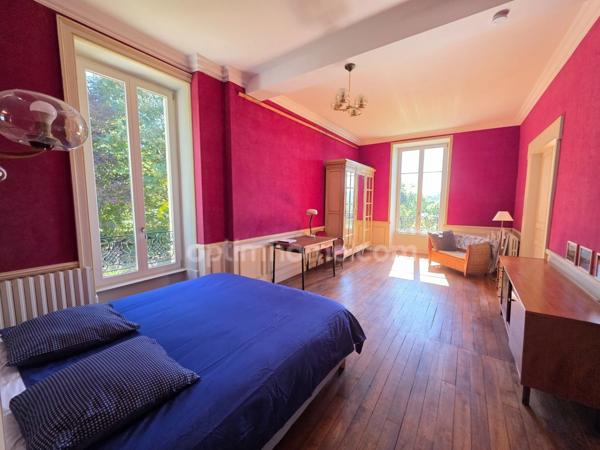 A 15 MN DE SAINT LEONARD DE NOBLAT SUPERBE MAISON DE MAITRE RENOVEE SUR MAGNIFIQUE PARC ARBORE DE 6 HA