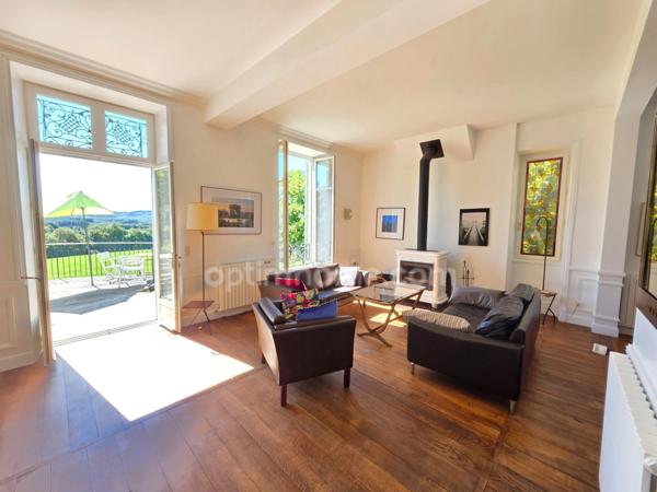 A 15 MN DE SAINT LEONARD DE NOBLAT SUPERBE MAISON DE MAITRE RENOVEE SUR MAGNIFIQUE PARC ARBORE DE 6 HA