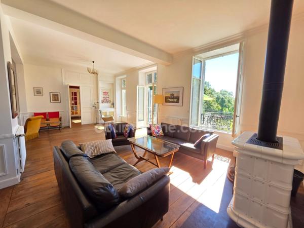 A 15 MN DE SAINT LEONARD DE NOBLAT SUPERBE MAISON DE MAITRE RENOVEE SUR MAGNIFIQUE PARC ARBORE DE 6 HA