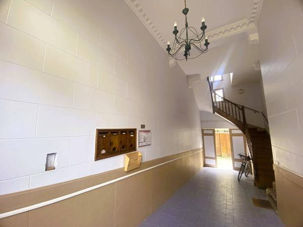 03200 VICHY - 2 APPARTEMENTS F2 & F3 MEUBLÉS AVEC BALCON AVEC CAVE AVEC COURS - QUARTIER DE FRANCE -