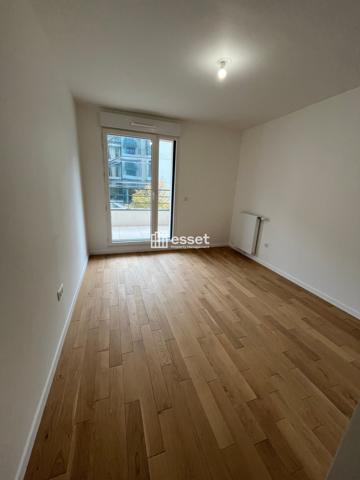 Location Appartement 4 pièces 92.88 m² - Courbevoie 92400