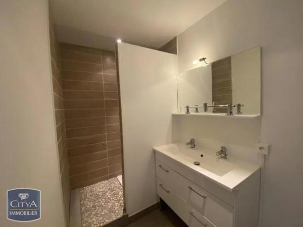 Appartement à louer 4 pièces 87.86m² Pernes-les-Fontaines (84210)