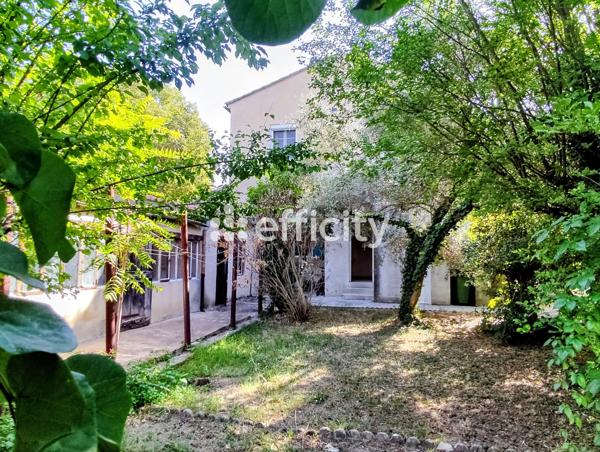 Maison
         9 pièces
        - 140 m² Exclusivité 850 000 € *