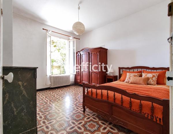 Maison
         9 pièces
        - 140 m² Exclusivité 850 000 € *