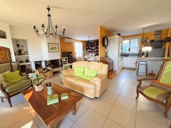 À VENDRE EN EXCLUSIVITE 84530 VILLELAURE MAISON PLAIN-PIED TYPE 6 PIECES D'ENVIRON 170M² AVEC GARAGE, JARDIN ET PISCINE