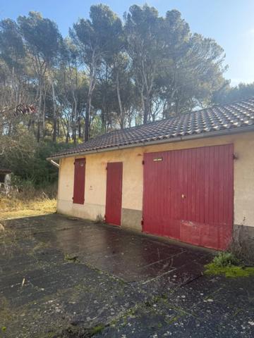 Terrain 10500m2 avec maison à rénover VENTABREN (13)
