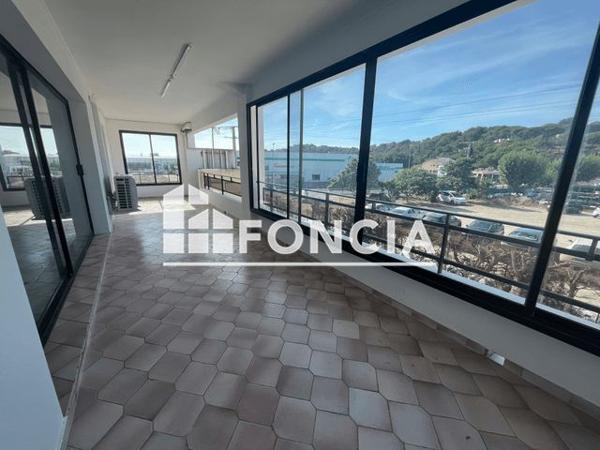 Location Appartement 4 pièces 93.7 m² - 710 ROUTE DE BENAT Bormes Les Mimosas 83230