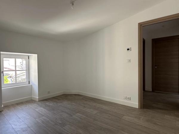 Appartement T3 rénové – Centre de Saint-Jean-d’Angély – Idéal investissement