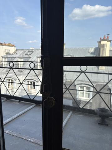 Paris (75001) Rue Richelieu – Charmant appartement avec terrasse – Placement rare