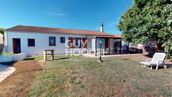 Exclusivité - A vendre à Le Chateau d'Oléron - Beau terrain  - 2 chambres + grand garage + dépendance