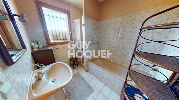 Exclusivité - A vendre à Le Chateau d'Oléron - Beau terrain  - 2 chambres + grand garage + dépendance
