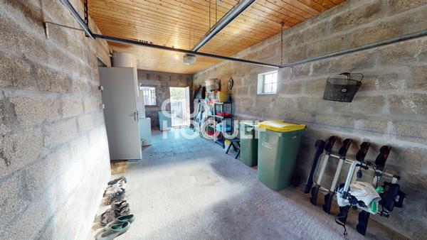 Exclusivité - A vendre à Le Chateau d'Oléron - Beau terrain  - 2 chambres + grand garage + dépendance