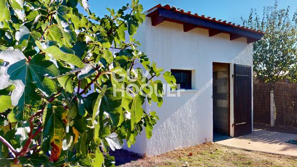 Exclusivité - A vendre à Le Chateau d'Oléron - Beau terrain  - 2 chambres + grand garage + dépendance
