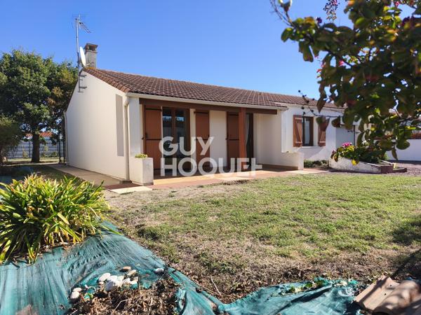 Exclusivité - A vendre à Le Chateau d'Oléron - Beau terrain  - 2 chambres + grand garage + dépendance