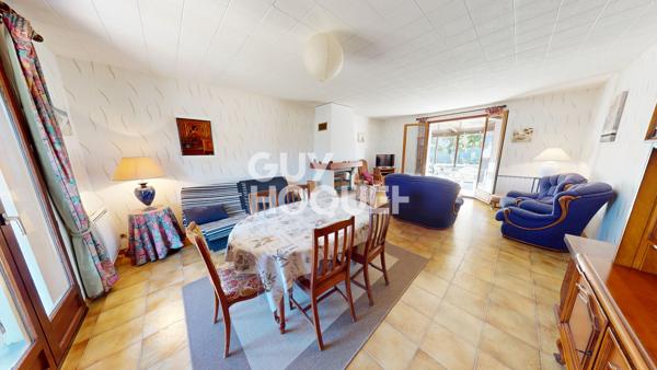 Exclusivité - A vendre à Le Chateau d'Oléron - Beau terrain  - 2 chambres + grand garage + dépendance