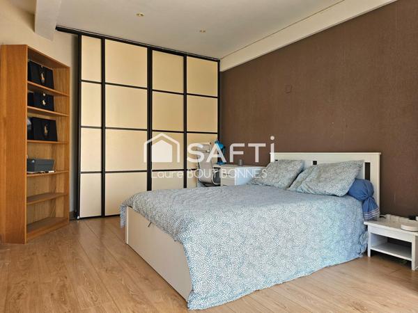 Maison de caractère au calme avec grand terrain, dépendances et piscine