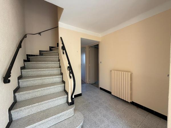 Maison avec garage et jardin au calme
