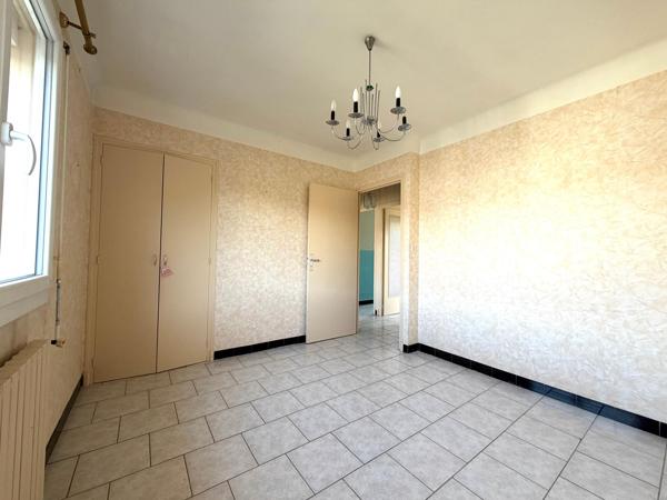 Maison avec garage et jardin au calme