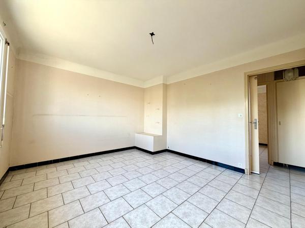 Maison avec garage et jardin au calme