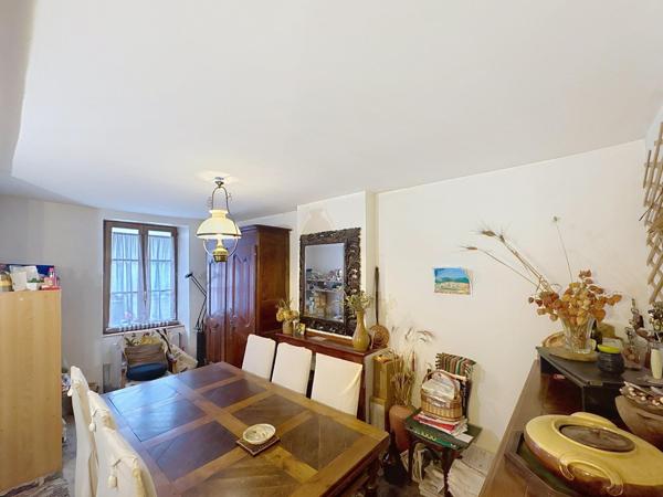 À visiter rapidement – maison de village rénovée