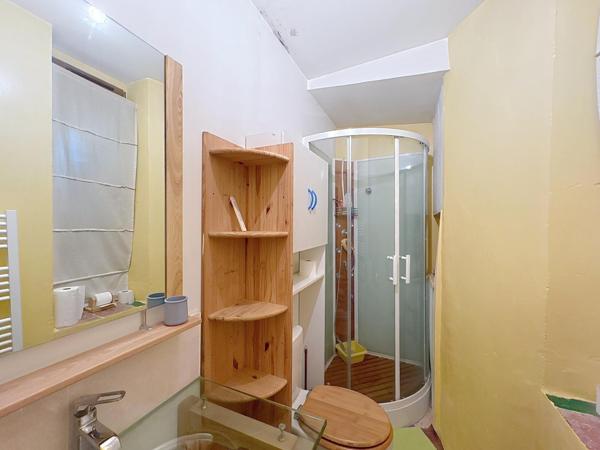 À visiter rapidement – maison de village rénovée