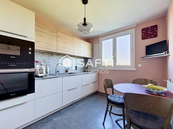 Appartement 85 m² rénovation de qualité proche commerces