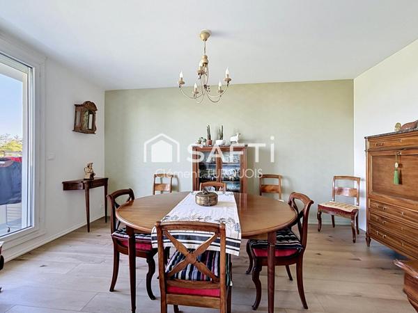 Appartement 85 m² rénovation de qualité proche commerces