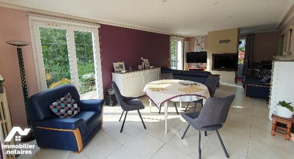 SAINT PIERRE LA COUR (53) 4 chambres, grand terrain, sous-sol, grenier aménageable