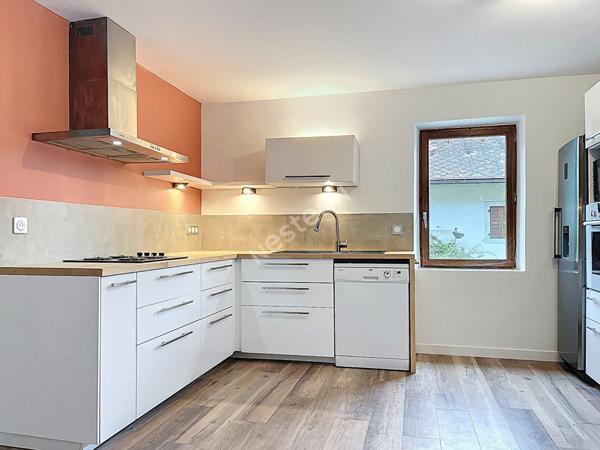 FAVERGES SEYTHENEX _ Maison de village 5 pièces de 158 m², avec garage, à vendre