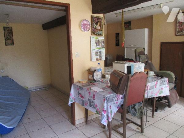 Longère mitoyenne à restaurer