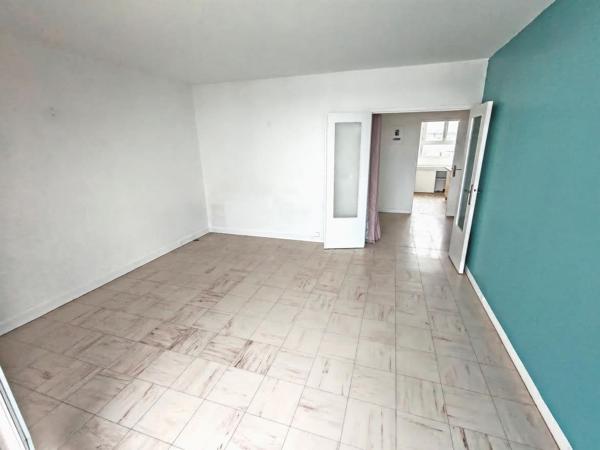 Résidence ravalée et isolée, 2 pièces de 52 m² avec balcon.