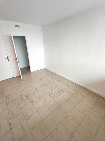 Résidence ravalée et isolée, 2 pièces de 52 m² avec balcon.