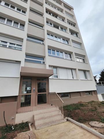 Résidence ravalée et isolée, 2 pièces de 52 m² avec balcon.