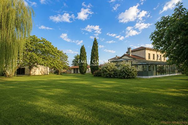 À vendre - Saint Christoly Medoc  -  Maison avec dépendances