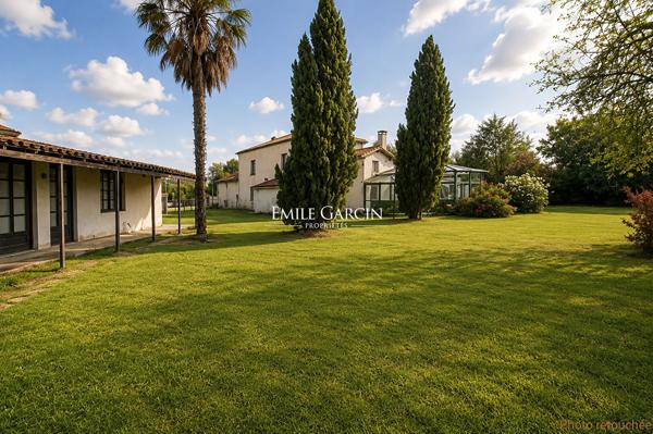 À vendre - Saint Christoly Medoc  -  Maison avec dépendances