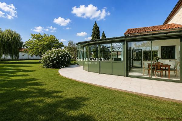 À vendre - Saint Christoly Medoc  -  Maison avec dépendances