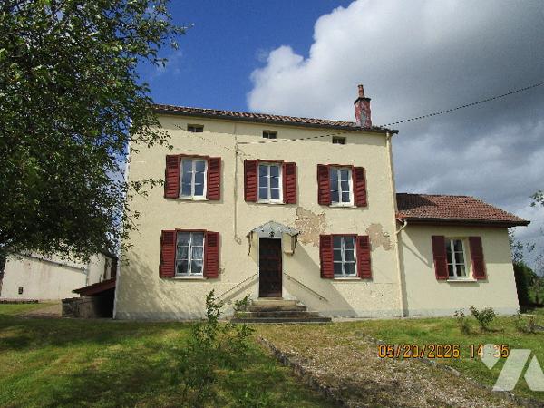Maison  située dans un secteur calme composée de 7 pièces et dépendances
Le tout sur 52 a 21 ca