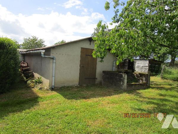 Maison  située dans un secteur calme composée de 7 pièces et dépendances
Le tout sur 52 a 21 ca