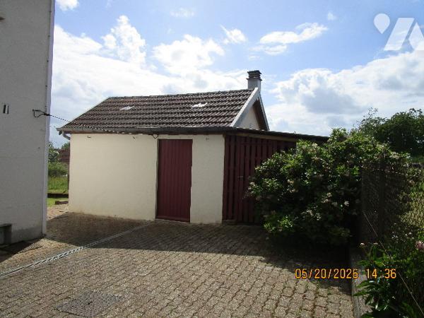 Maison  située dans un secteur calme composée de 7 pièces et dépendances
Le tout sur 52 a 21 ca